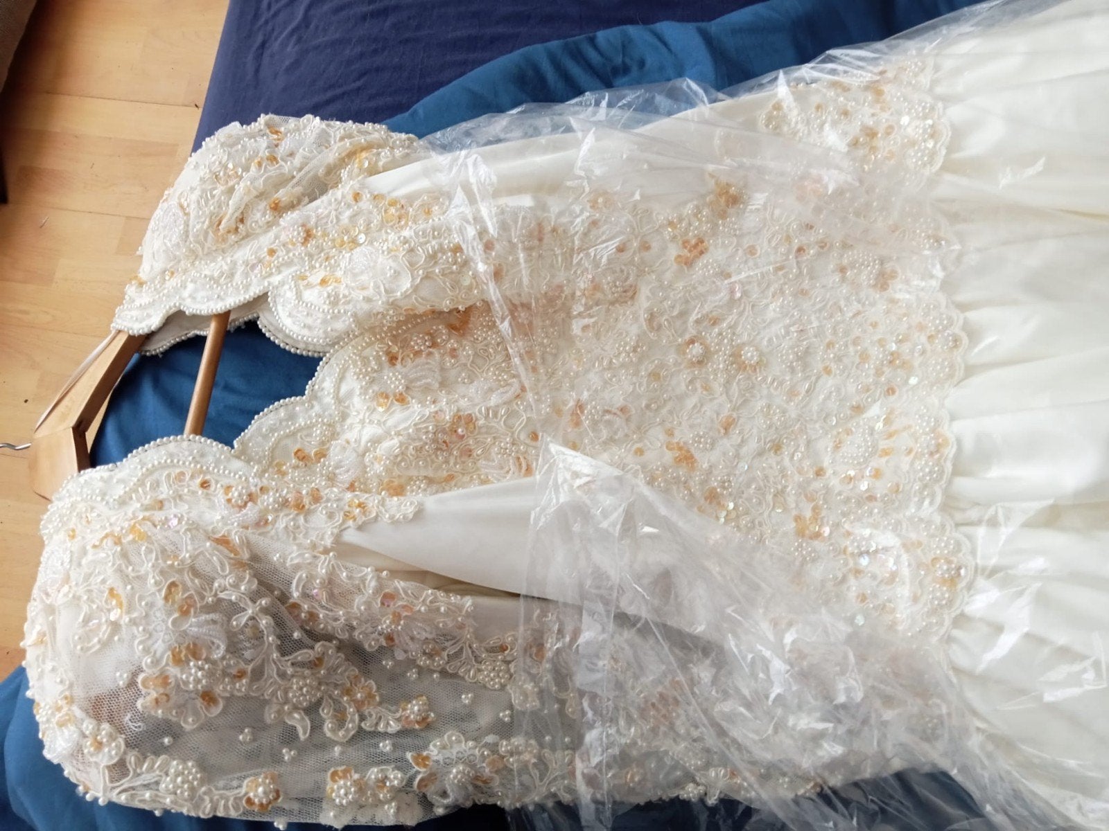 trouwjurk met hoepel, Kleding | Dames, Ophalen of Verzenden, Zo goed als nieuw, Beige, Trouwjurk