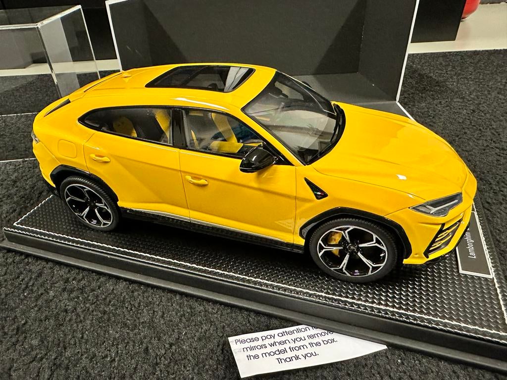 MR Collection Lamborghini Urus 1/18 - Geel, Ophalen of Verzenden, Zo goed als nieuw, Auto