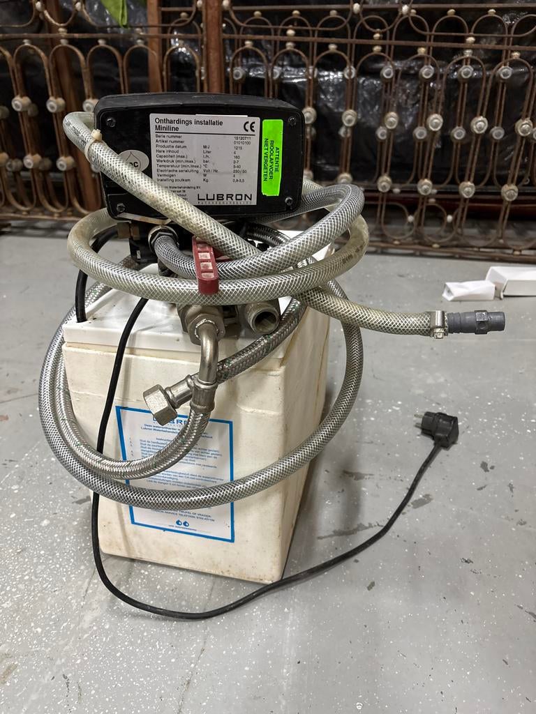 Lubron Miniline automatische waterontharder, Witgoed en Apparatuur, Waterontharders, Ophalen, Gebruikt, Waterontharder met zout