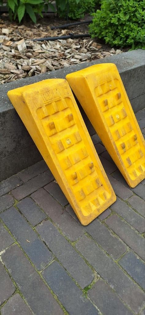 Set van 2 Fiamma wielkeggen / oprijblokken, Ophalen, Gebruikt
