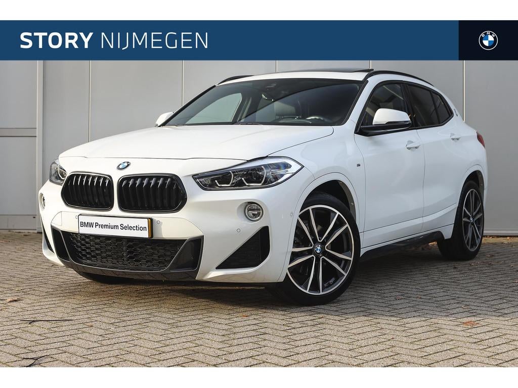 BMW X2 sDrive18i M Sport Automaat / Panoramadak / Trekhaak /, 745 kg, Gebruikt, Met garantie (alle), Wit