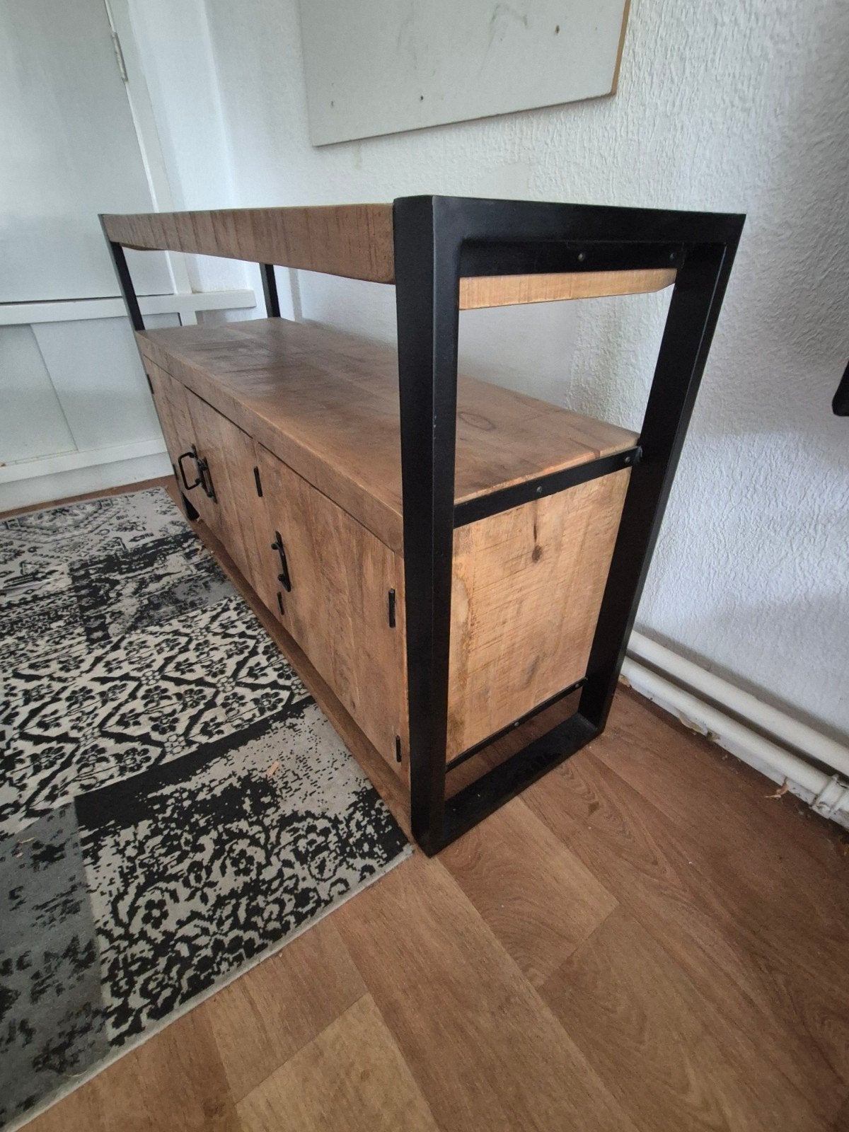 tv meubel, 100 tot 150 cm, 125 cm of meer, Ophalen of Verzenden, Zo goed als nieuw