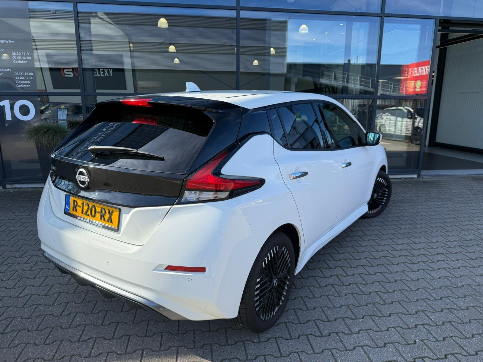 Nissan LEAF Tekna 40 kWh *Netto Deal*, Auto's, Nissan, 12 maanden, Leder en Stof, Wit, Origineel Nederlands