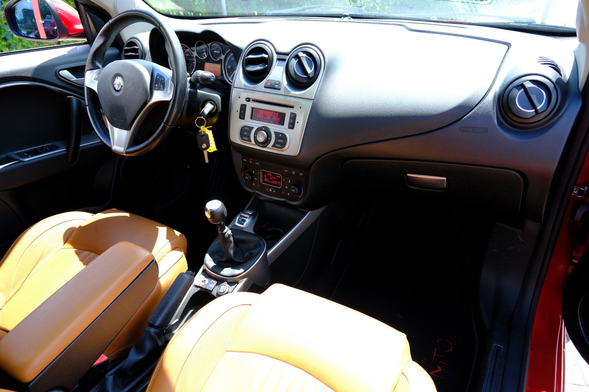 Foto 5 van Alfa Romeo MiTo 1.3 JTDm ECO Essential Pano|Leder|Clima|LMV