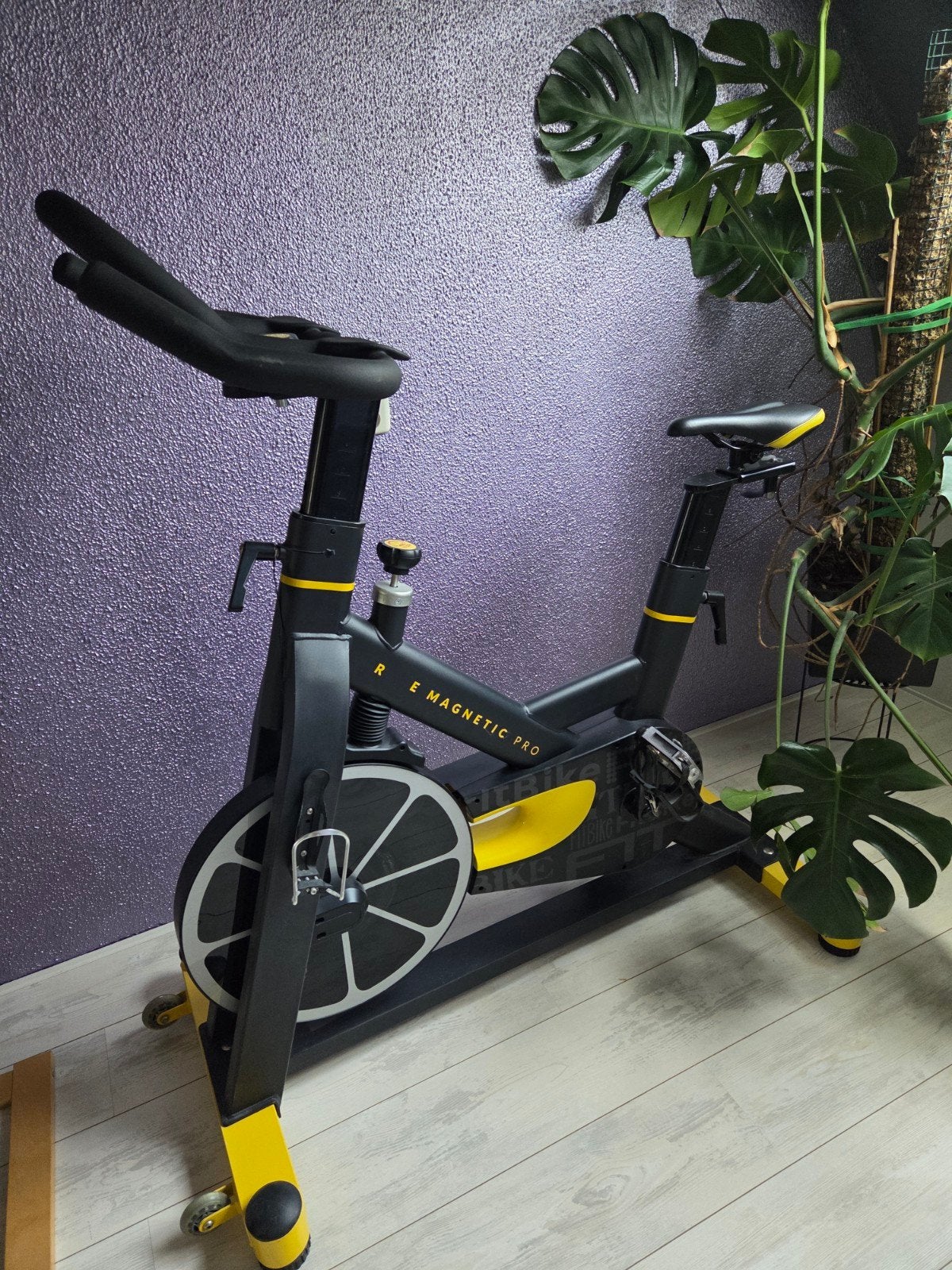 Fitness Fiets Spinningbike Race Magnetic Pro FFIC008, Ophalen, Spinningfiets, Zo goed als nieuw, Metaal