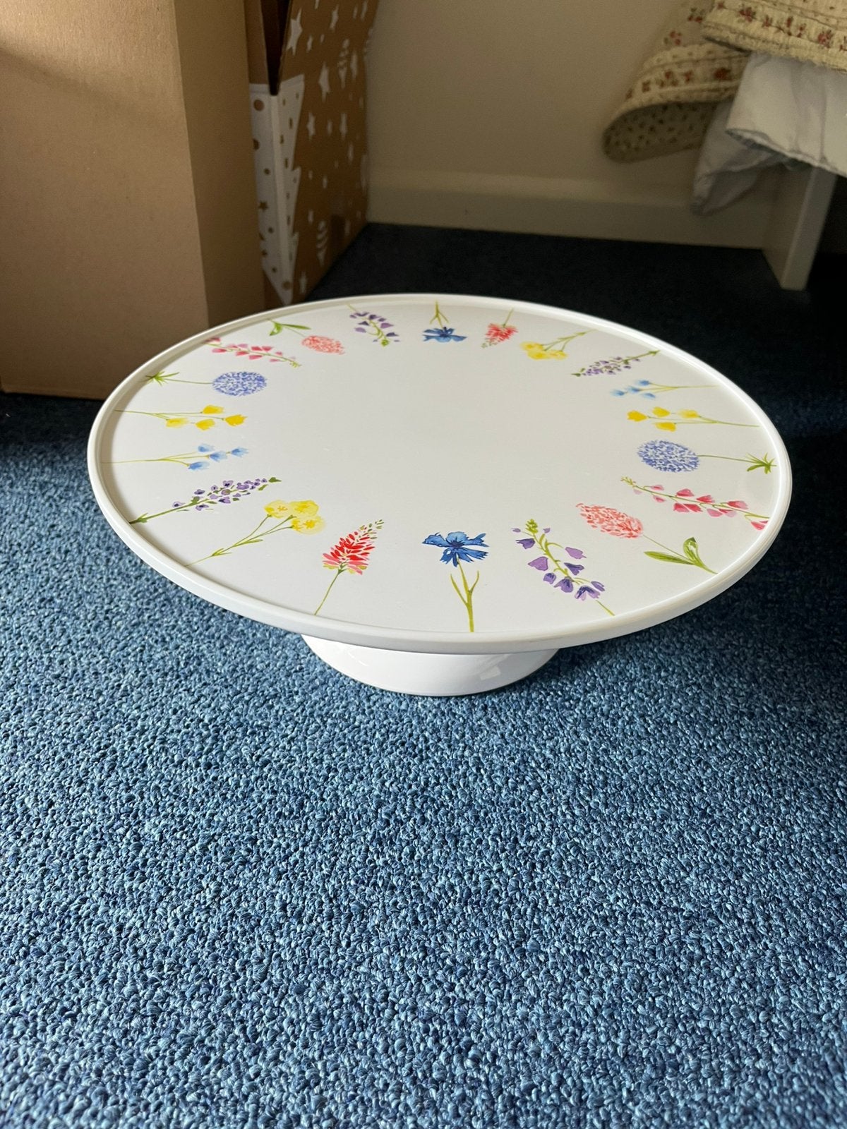 Tchibo taartplateau wit met bloemen, Overige materialen, Overige typen, Nieuw, Ophalen of Verzenden