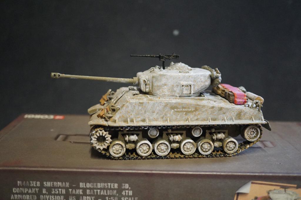 Corgi Sherman Blockbuster tank - Bulge 1944 - 1/50 - Limited, Hobby en Vrije tijd, Modelauto's | 1:50, Ophalen of Verzenden, Zo goed als nieuw