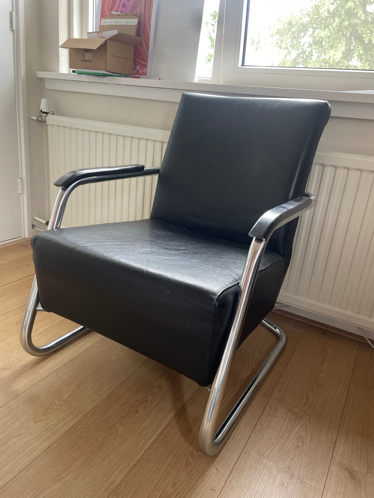 Zwarte fauteuil met chromen frame, Ophalen, Gebruikt, Zwart, Leer