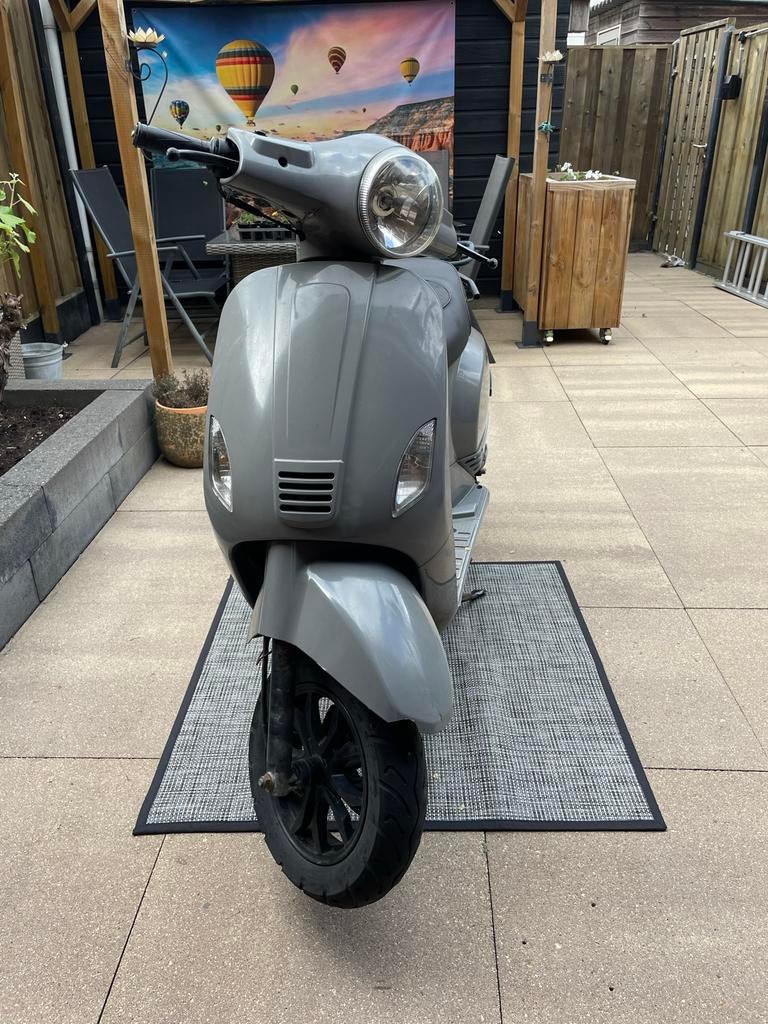 Capri scooter - Grijs - Gebruikt, Ophalen, Gebruikt, Maximaal 45 km/u, Benzine