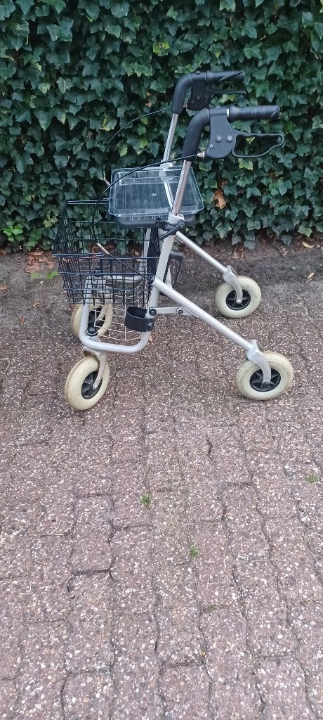 rollator grijs, Ophalen, Gebruikt