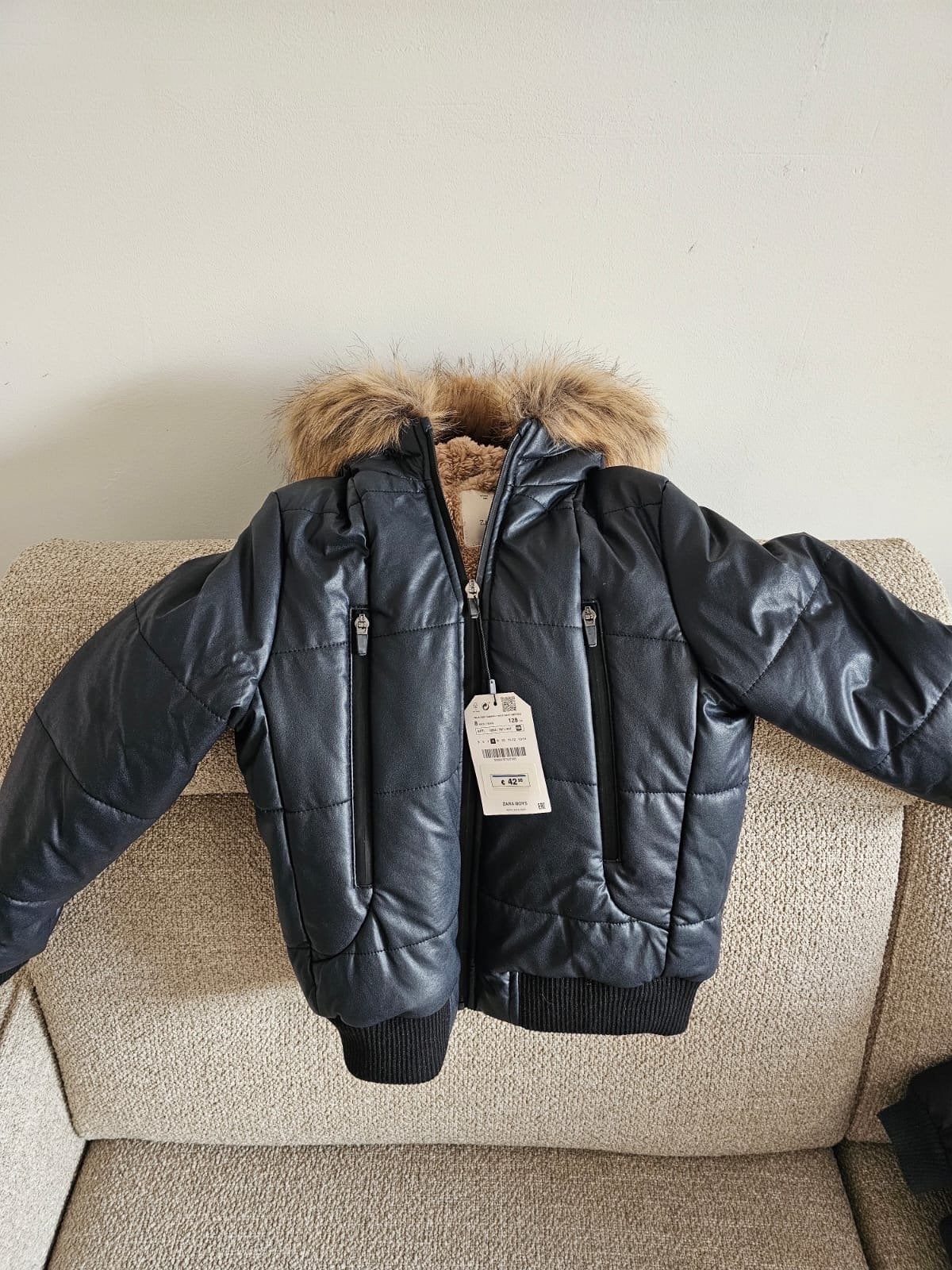 Zara jongens winterjas met bontkraag - Maat 128, Kinderen en Baby's, Ophalen of Verzenden, Nieuw, Jongen