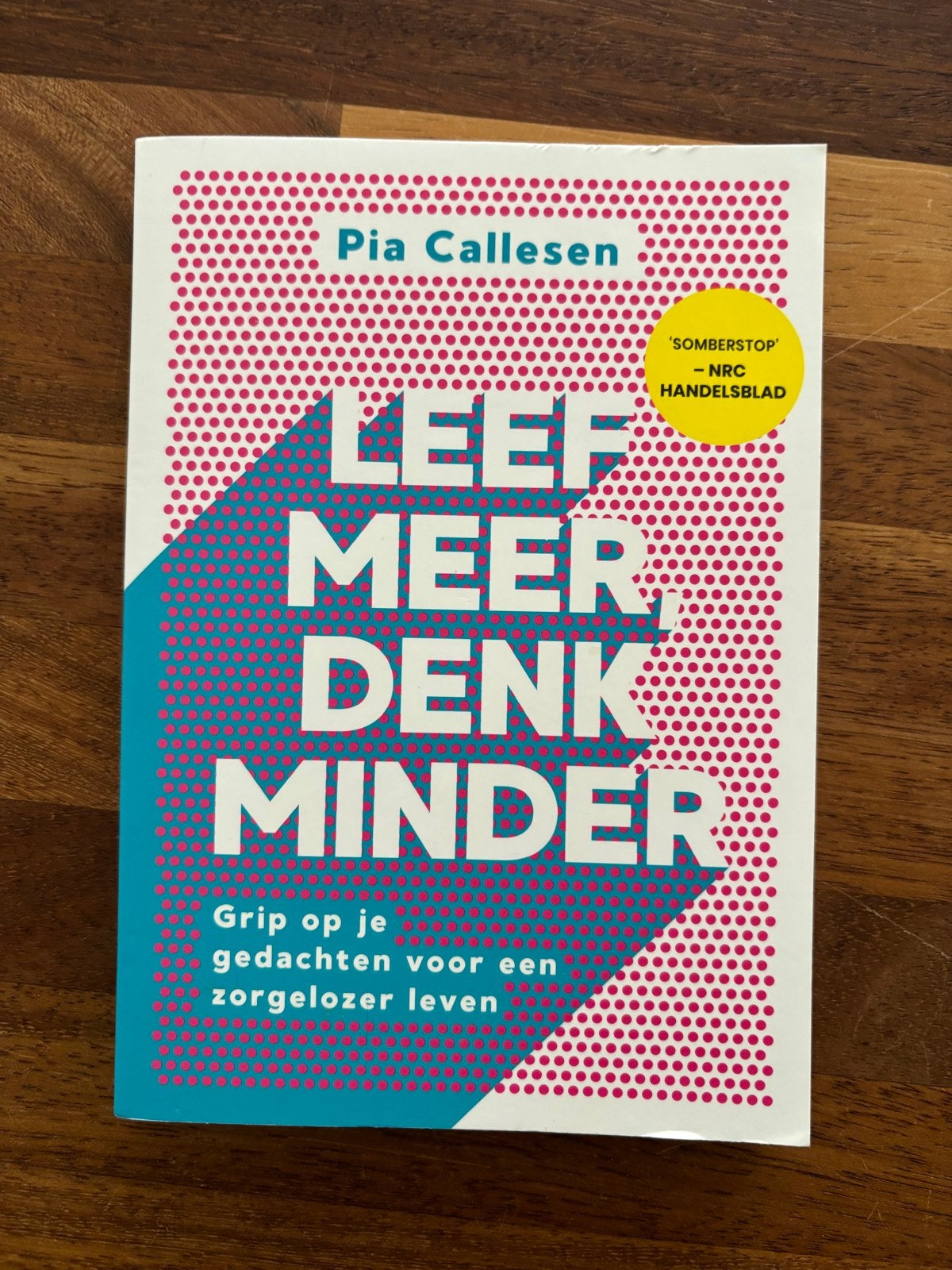 Leef Meer, Denk Minder - Pia Callesen, Boeken, Ophalen of Verzenden, Gelezen, Nederland