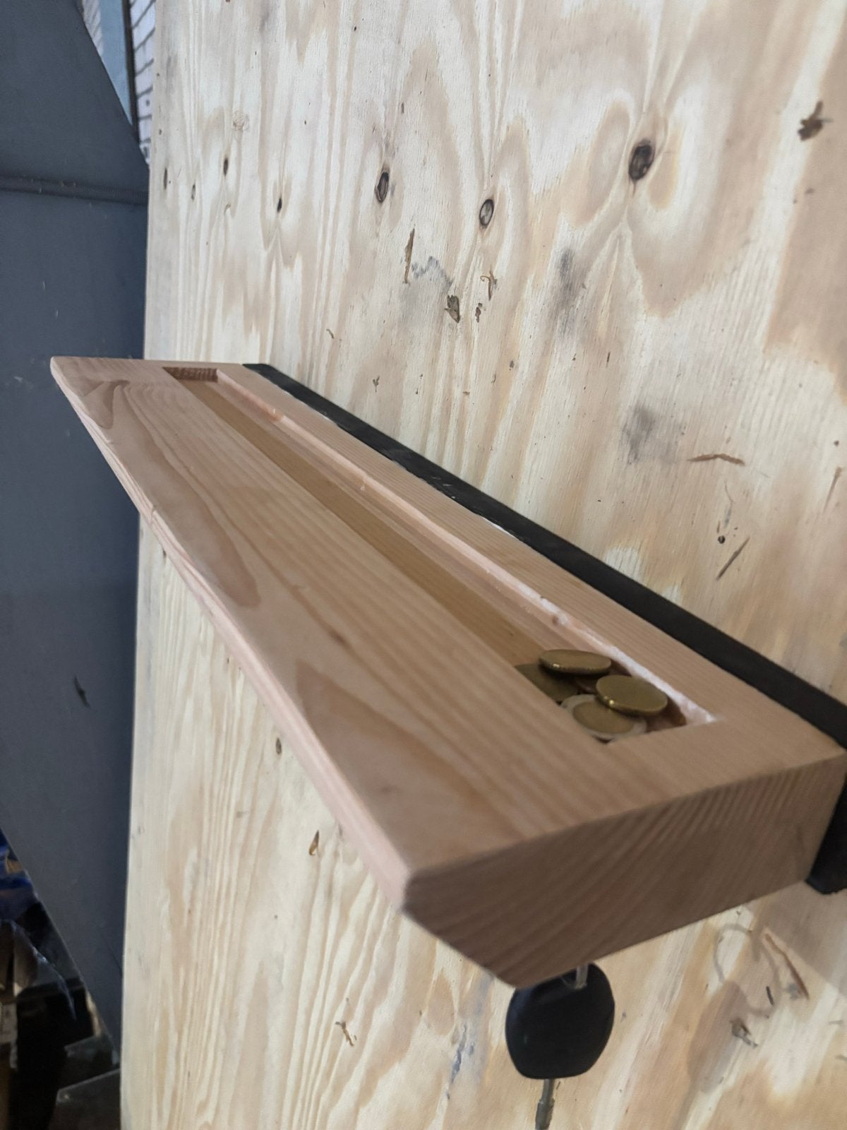 Handgemaakt sleutelrek met opbergbakje van massief hout, Huis en Inrichting, Nieuw, Minder dan 100 cm, Hout, Ophalen