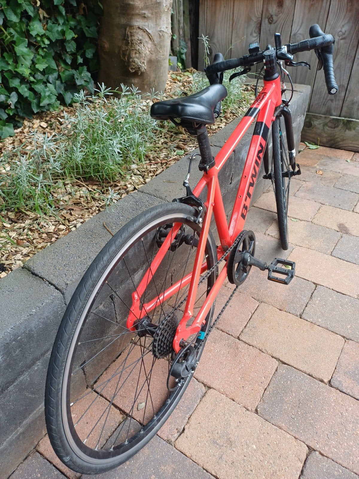 B'Twin Triban 100 Kinder racefiets 26 inch, Ophalen, 20 inch of meer, Gebruikt, Velgrem