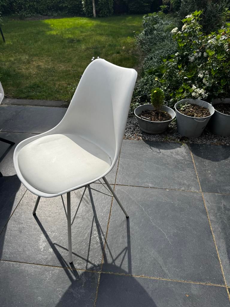 Vier witte Eames stoelen, Kunststof, Gebruikt, Wit, Ophalen of Verzenden