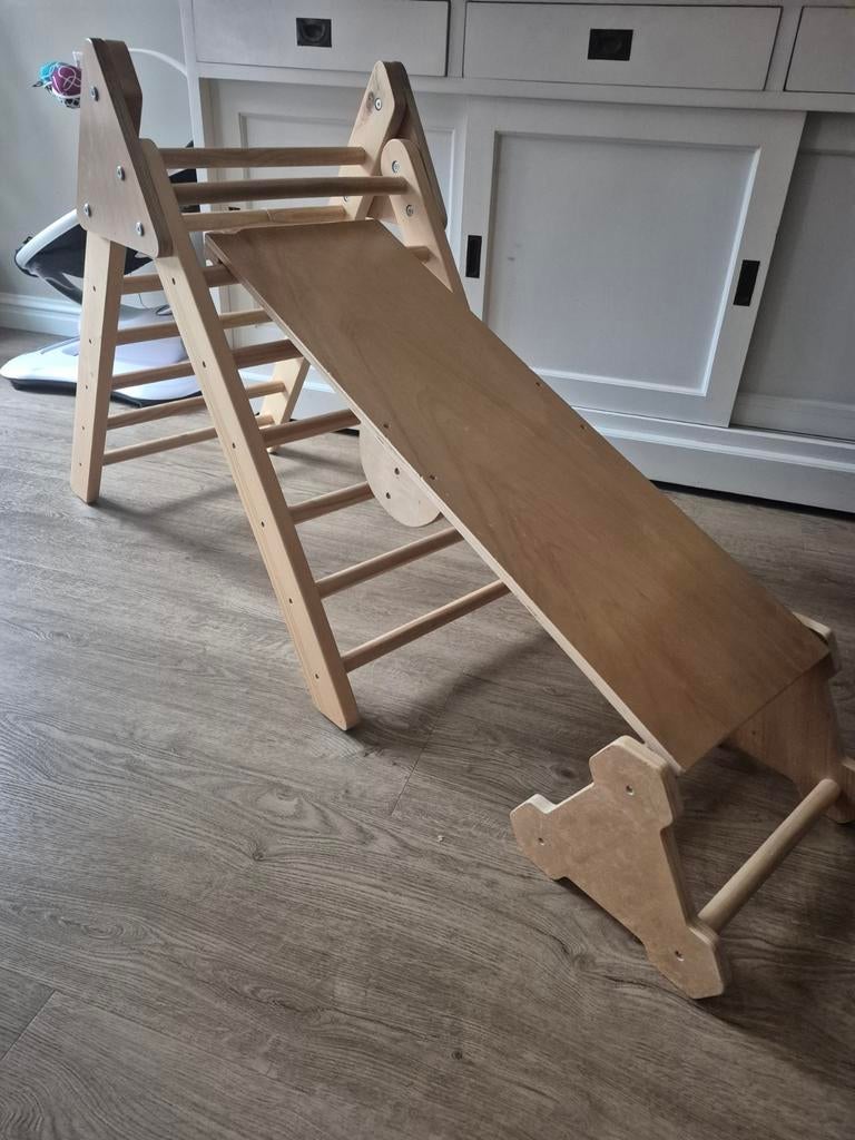 Houten klimrek met glijbaan en twee bokjes, Ophalen, Glijbaan
