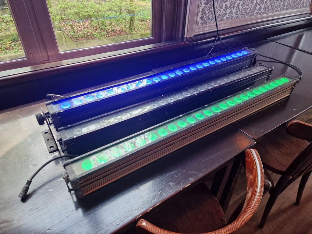 Showtec Cameleon Bar 24-3 lichtbalk 3 stuks, Ophalen, Gebruikt, Licht