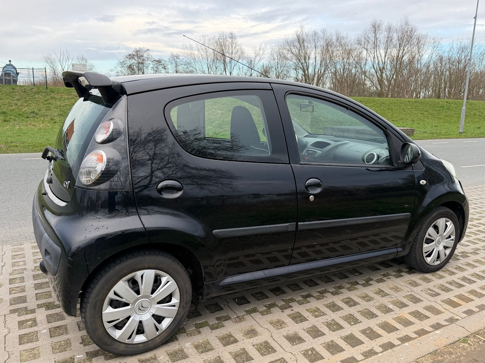 Citroën C1 1.0i 68PK 5D 2013 Zwart, Auto's, Voorwielaandrijving, 4 stoelen, C1, Origineel Nederlands