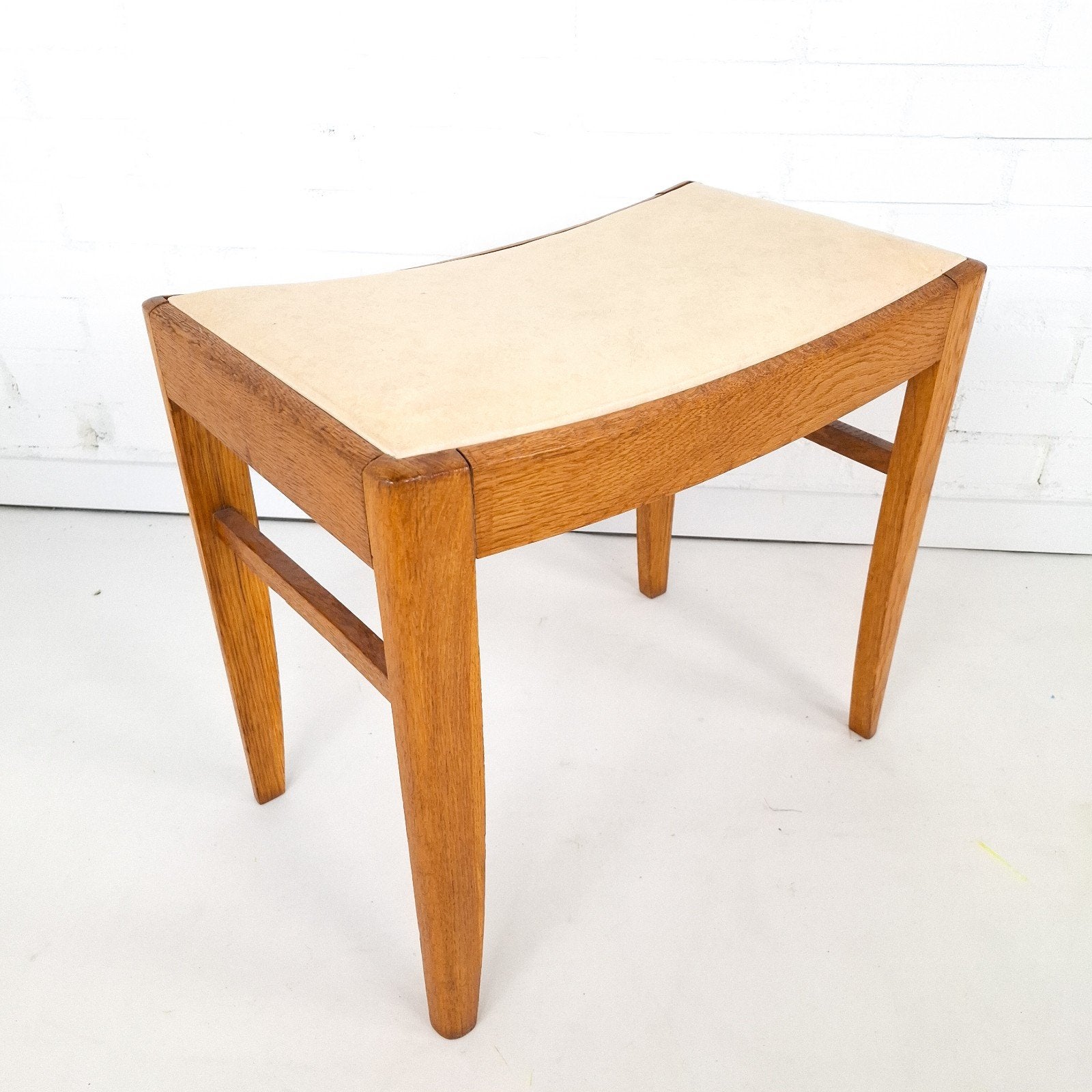 Vintage eiken houten krukje jaren 70 mid century modern, Gebruikt, Ophalen of Verzenden, X, Hout