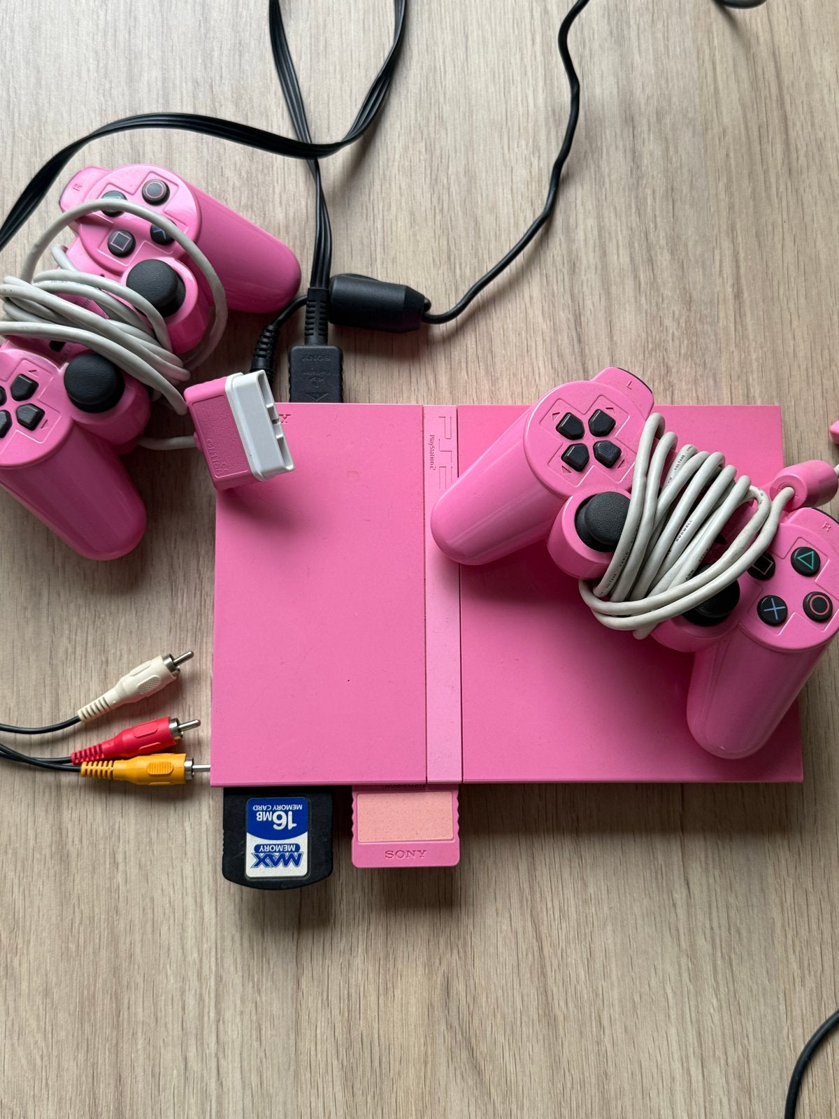 Roze PlayStation 2 met 2 controllers en games, Spelcomputers en Games, Ophalen, Gebruikt, Overige genres, 2 spelers
