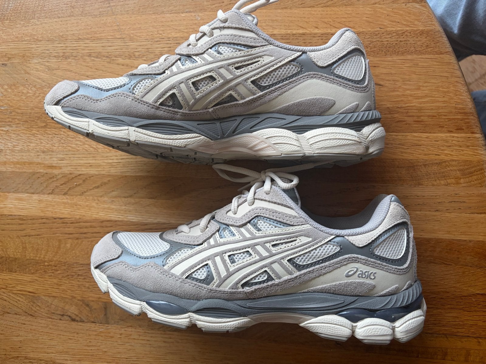 ASICS Gel Unisex NYC cream oyster grey 43,5, Overige kleuren, Nieuw, Ophalen of Verzenden, Sneakers of Gympen