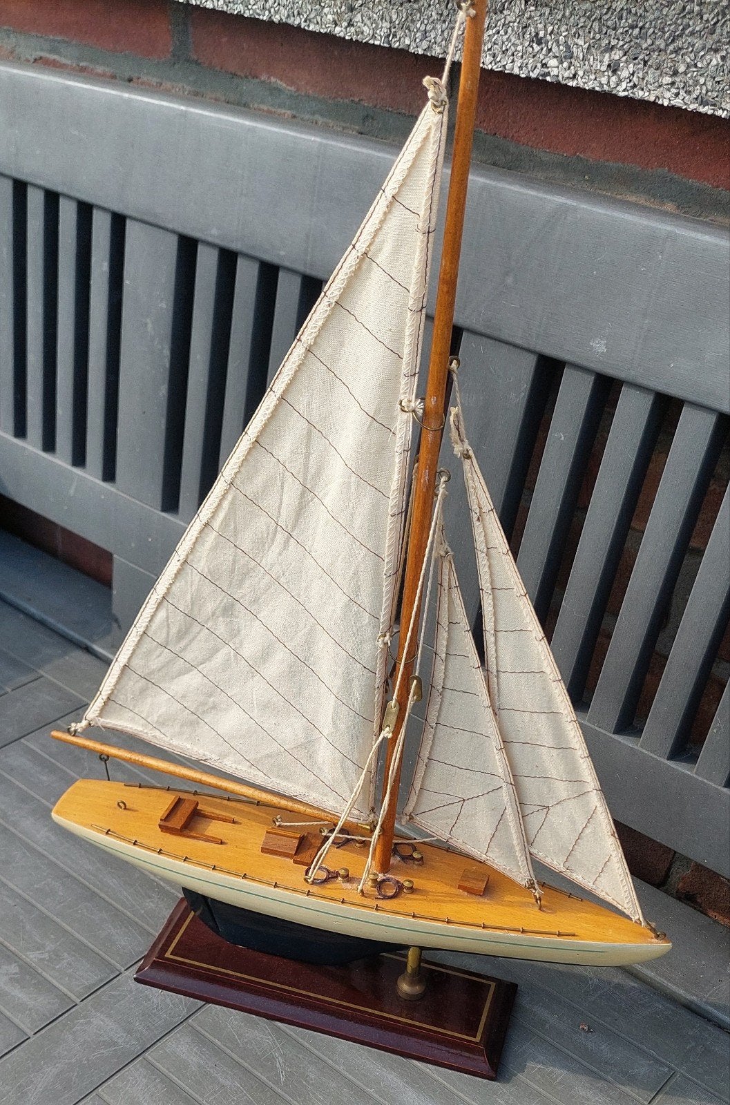 Prachtig houten zeilboot model op standaard, Hobby en Vrije tijd, Ophalen of Verzenden, Zo goed als nieuw, Groter dan 1:32, Overige merken