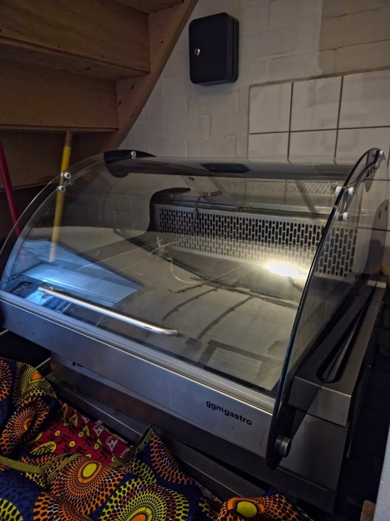 GGM Gastro Koelvitrine / Opzetvitrine, Ophalen, Zonder vriesvak, Minder dan 85 cm, 200 liter of meer