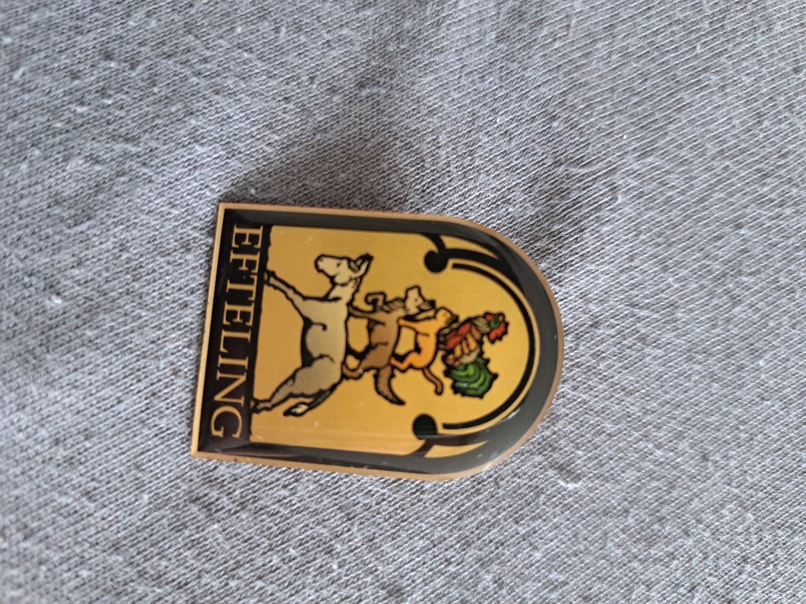 Efteling Smidje pin - Vintage speldje, Verzamelen, Efteling, Ophalen of Verzenden, Gebruikt, Button of Speldje