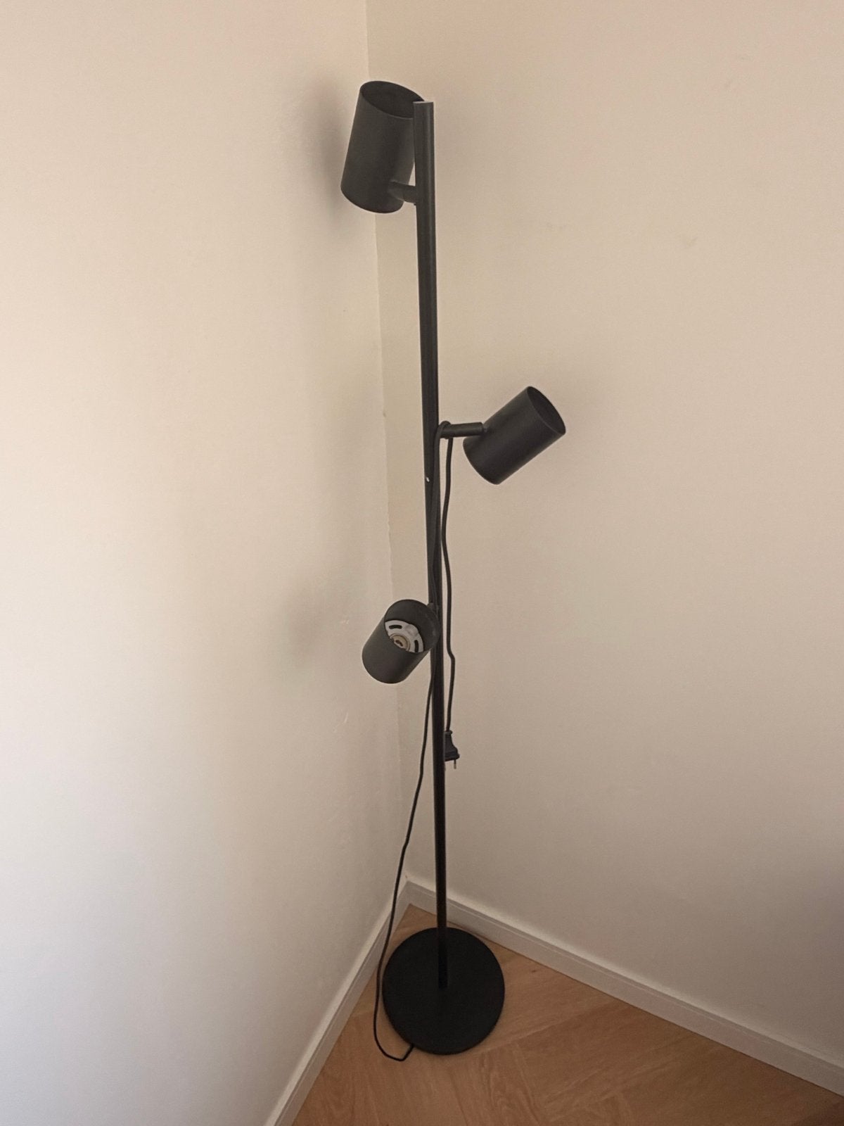 IKEA NYMÅNE Vloerlamp met 3 slimme, verstelbare spots, Ophalen, Gebruikt, GU10, Metaal