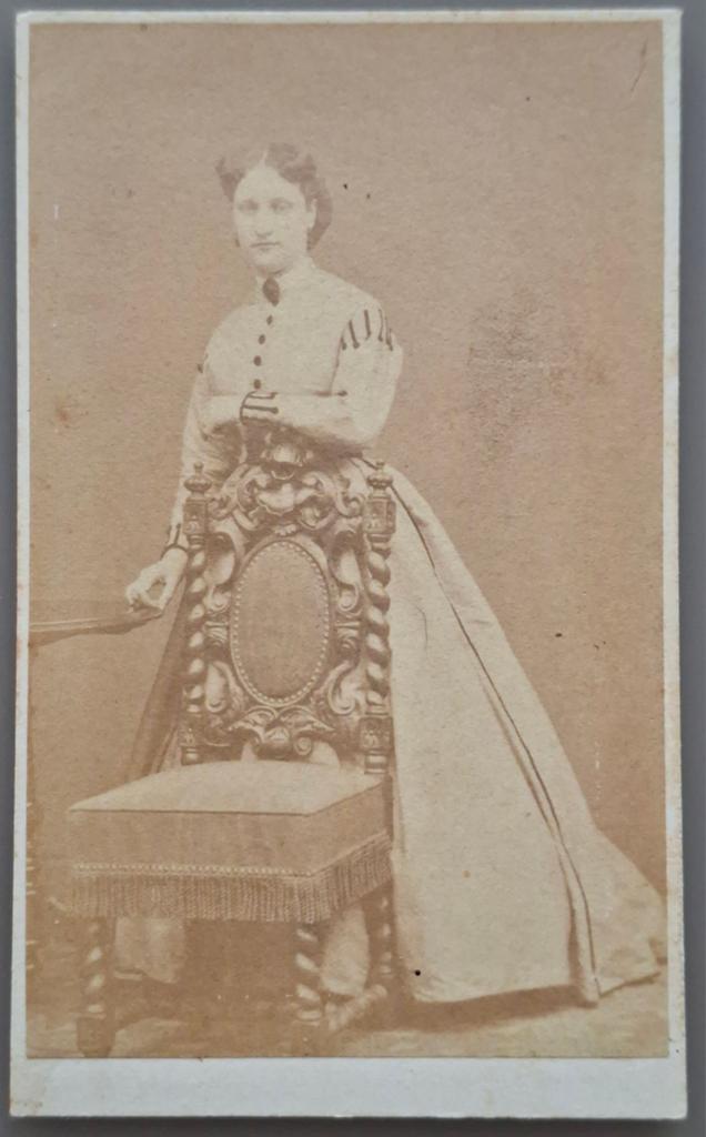 251 cdv deftige vrouw Rotterdam C. Janssens & L. Radermacher, Ophalen of Verzenden, Voor 1940, Gebruikt, Overige onderwerpen
