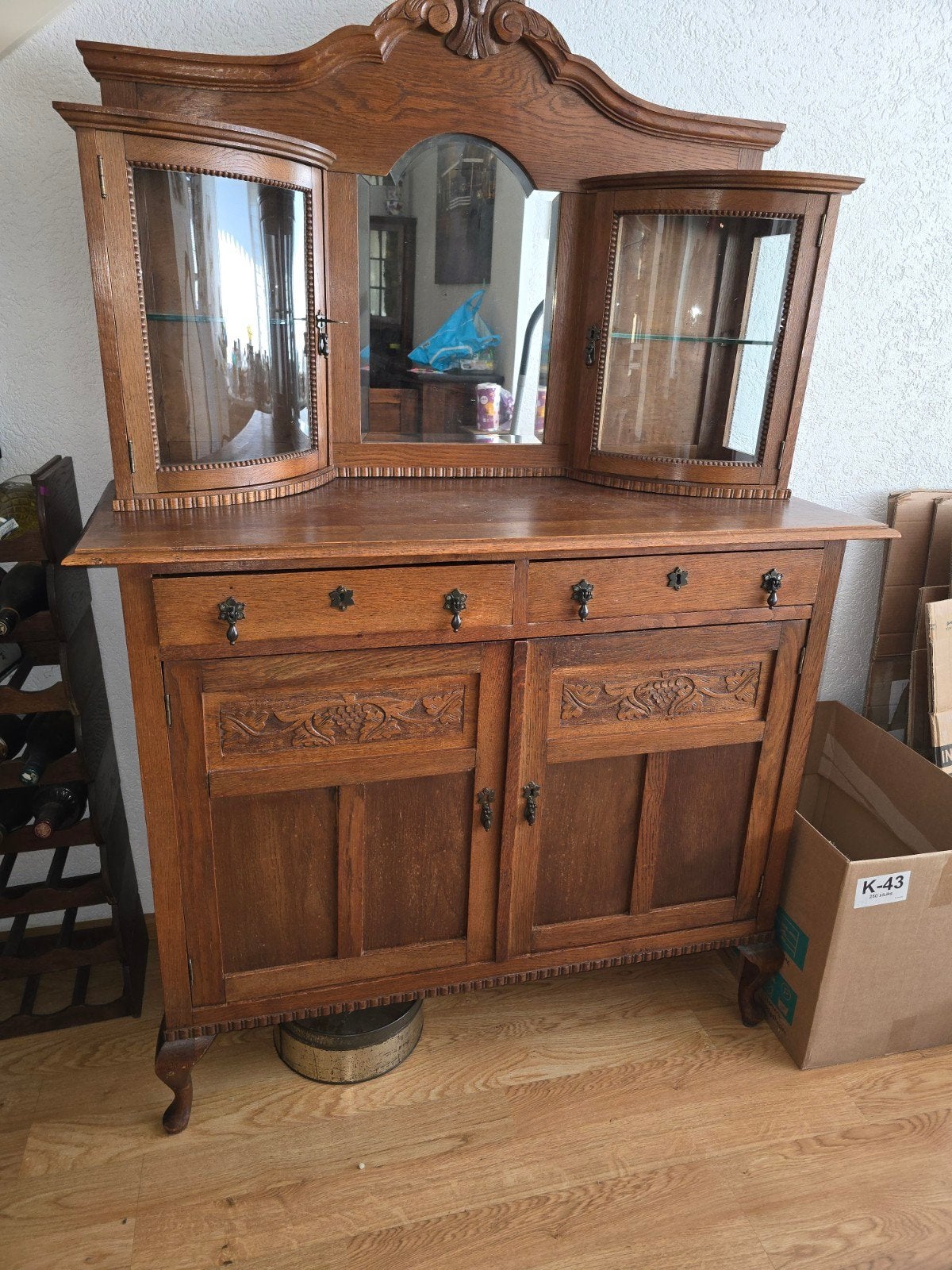 Antiek dressoir met spiegel en vitrinekasten, Ophalen