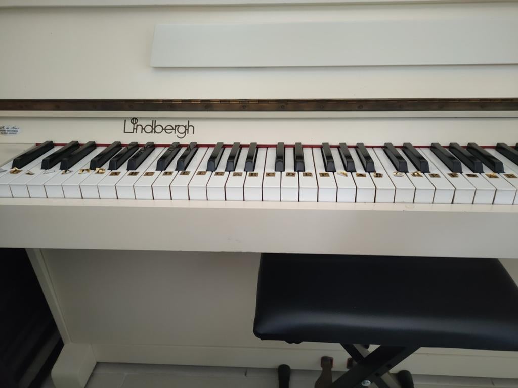 Lindbergh Piano - Wit, zo goed als nieuw, Muziek en Instrumenten, Piano's, Ophalen of Verzenden, Zo goed als nieuw, Wit, Piano