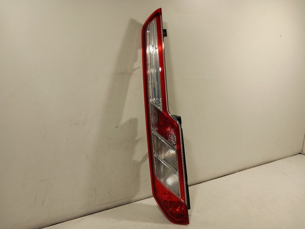 Achterlicht links buiten Ford Transit, Onderdelen@venauto.nl, Van der Ven Autorecycling B.V., Gebruikt, Ettenseweg 76, 4706 PB Roosendaal, The Netherlands