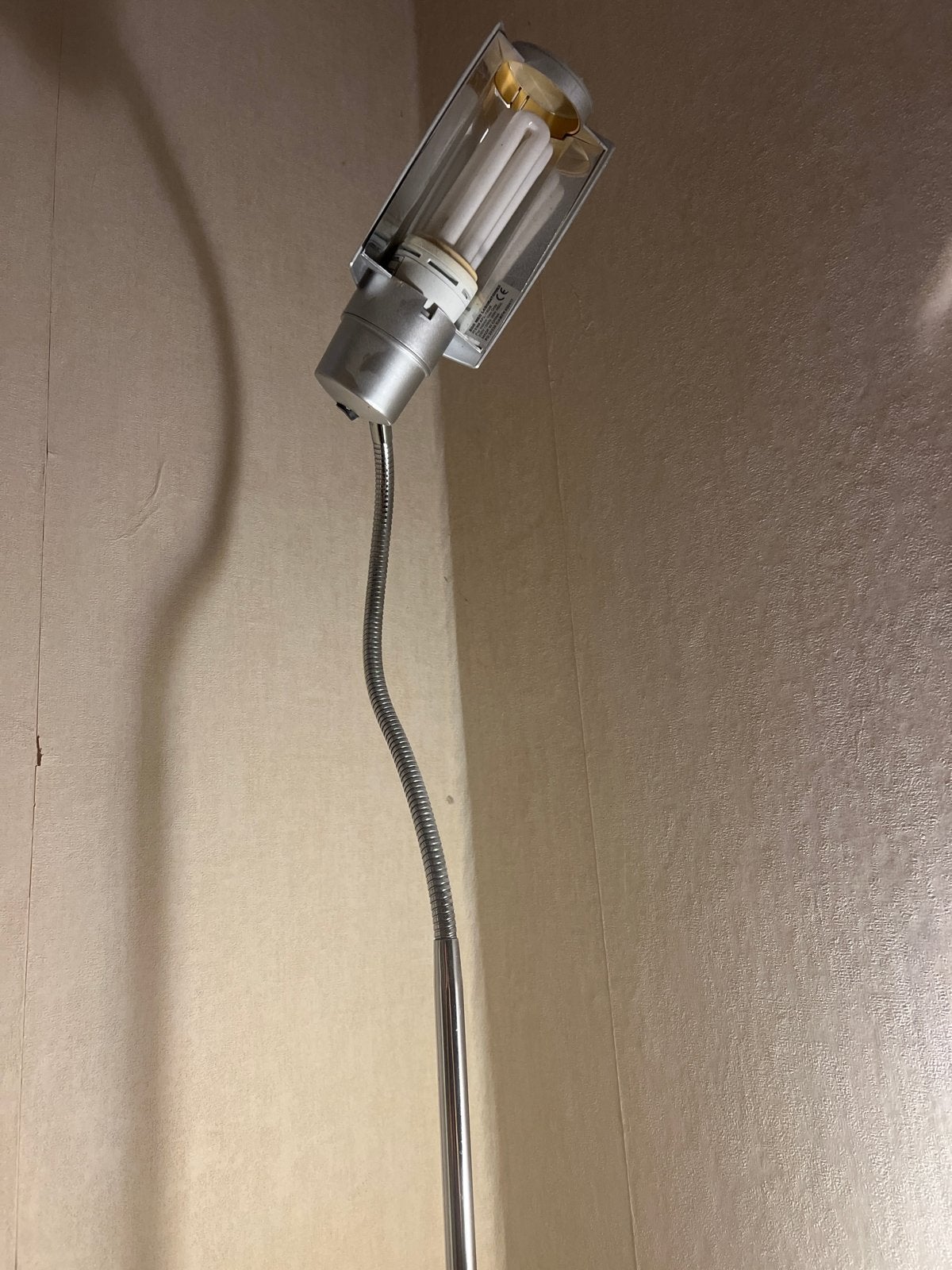 Zoo Med Staande UV Lamp voor Reptielen/Terrarium, Huis en Inrichting, Ophalen, Gebruikt, 100 tot 150 cm, E27 (groot)