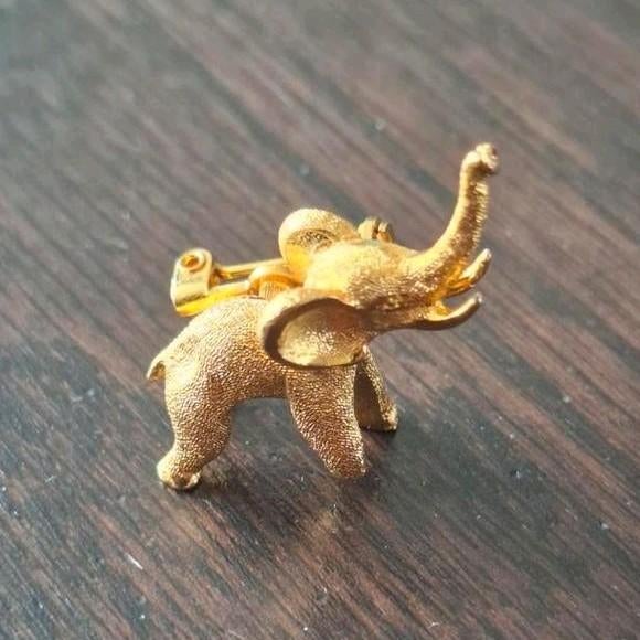 Goudkleurige olifant broche, Sieraden, Tassen en Uiterlijk, Broches, Overige materialen, Gebruikt, Minder dan 4 cm, Ophalen of Verzenden
