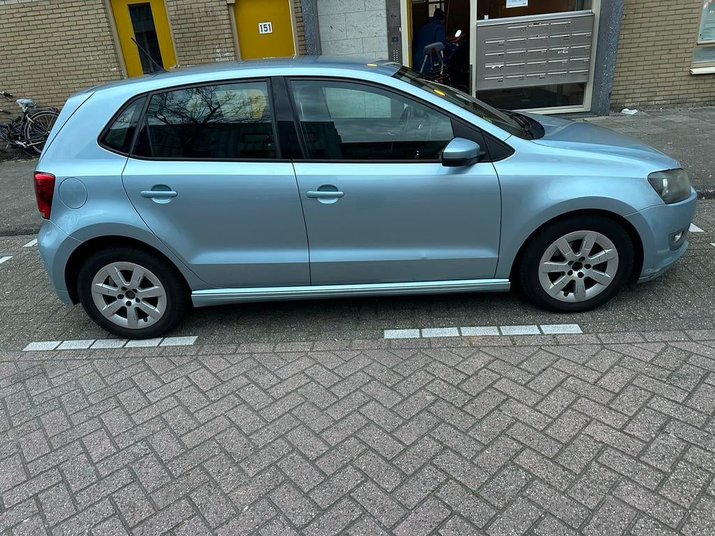 Volkswagen Polo 1.2 TDI 75PK 5D Bluemotion 2010 Blauw, Auto's, Volkswagen, Voorwielaandrijving, 74 pk, 1199 cc, Origineel Nederlands