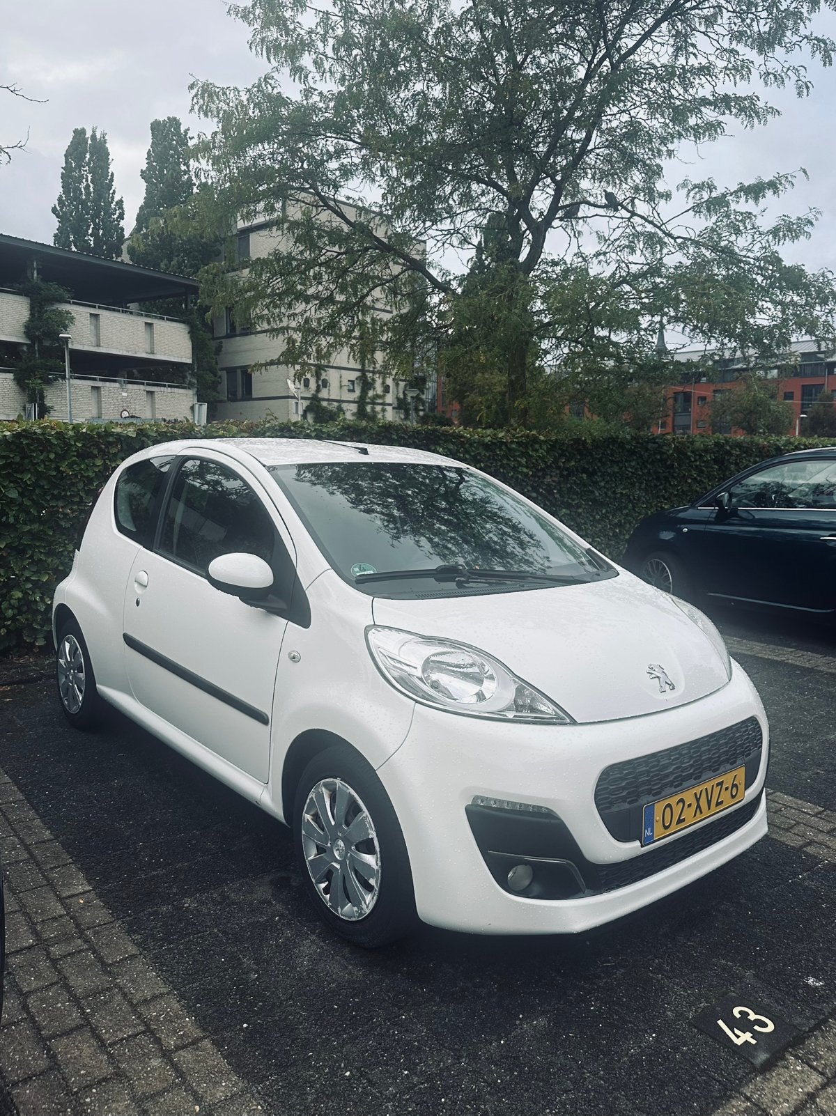 Peugeot 107 uit 2012 incl. set winterbanden, Voorwielaandrijving, 4 stoelen, Origineel Nederlands, Handgeschakeld