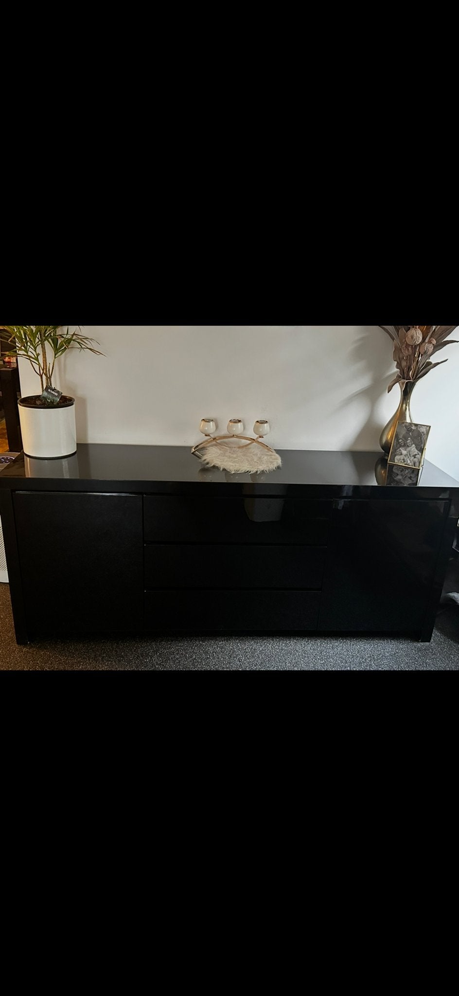 Complete inboedel - dressoirs, salontafel en eettafel