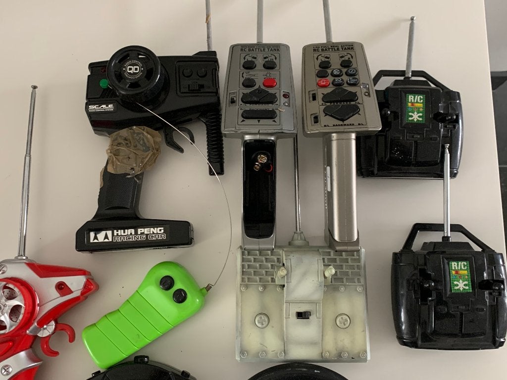 Lotje diverse zenders voor rc auto’s / tanks, Hobby en Vrije tijd, Ophalen of Verzenden, Gebruikt, Overige schalen, Onderdeel