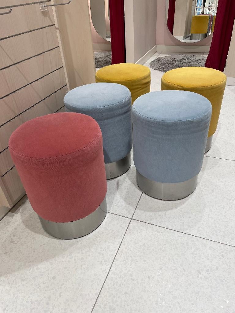 5x velours gestoffeerde poefs, Huis en Inrichting, Banken | Voetenbanken en Poefen, Ophalen, Minder dan 50 cm, Rond, Minder dan 50 cm