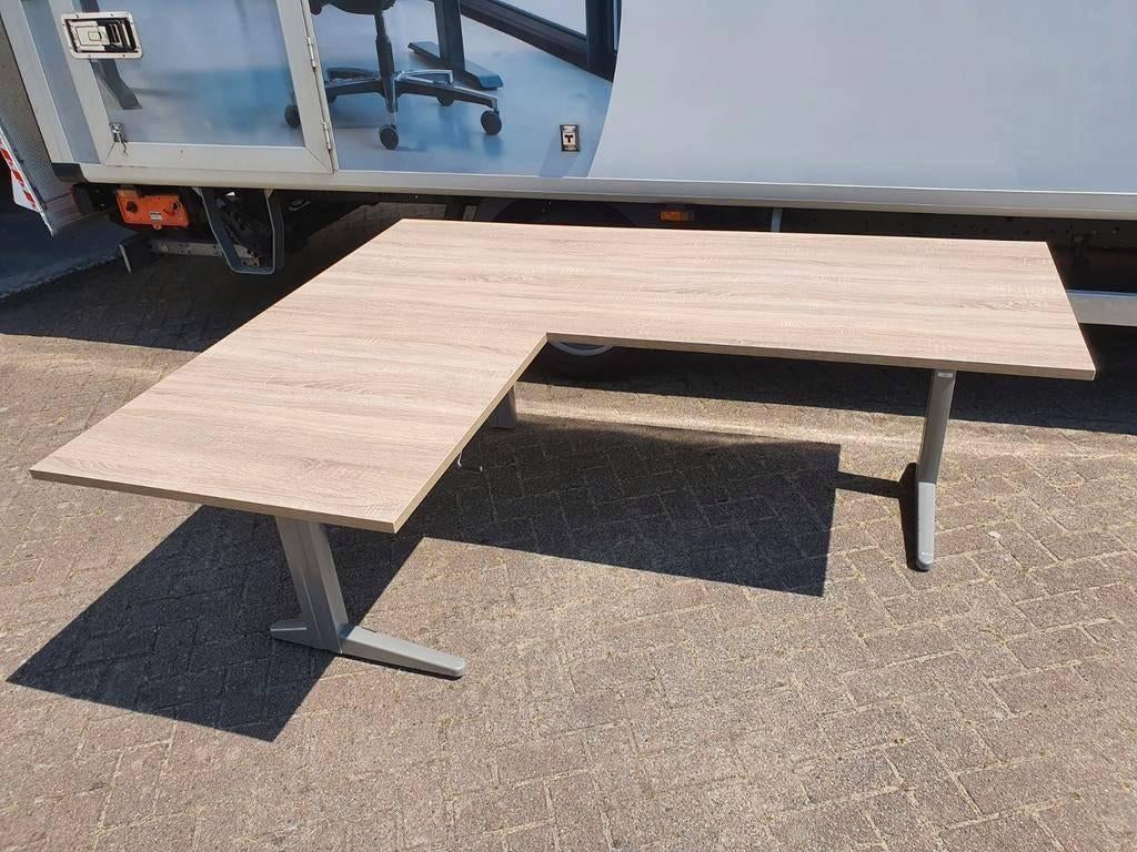 80x Ahrend Essa hoekbureau nw blad (links en rechts), In hoogte verstelbaar, Zo goed als nieuw, Ahrend, Info@ahrend.com