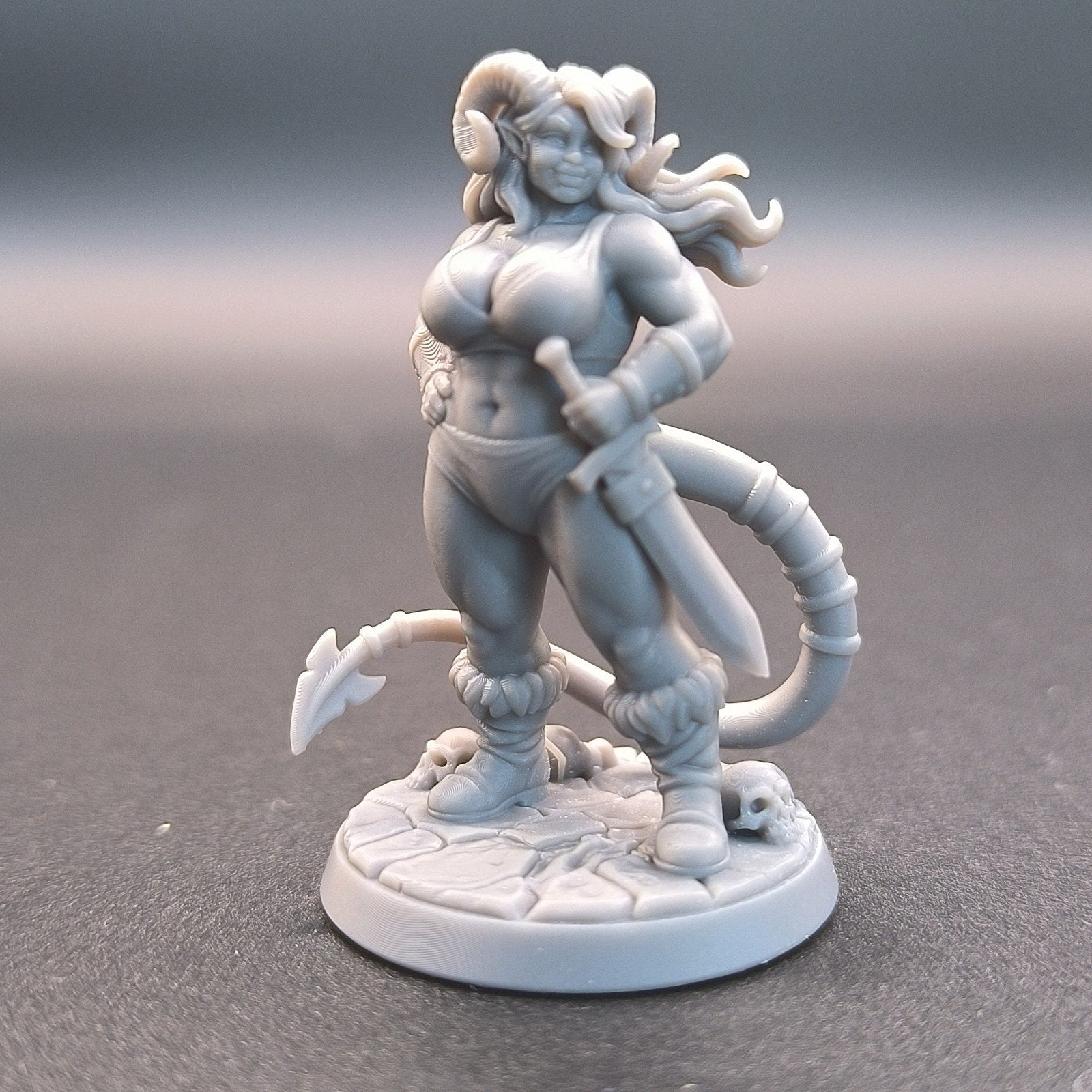 Pin up tiefling Miniature D&D HQ dungeon's and dragons, Ophalen of Verzenden, Overige soorten