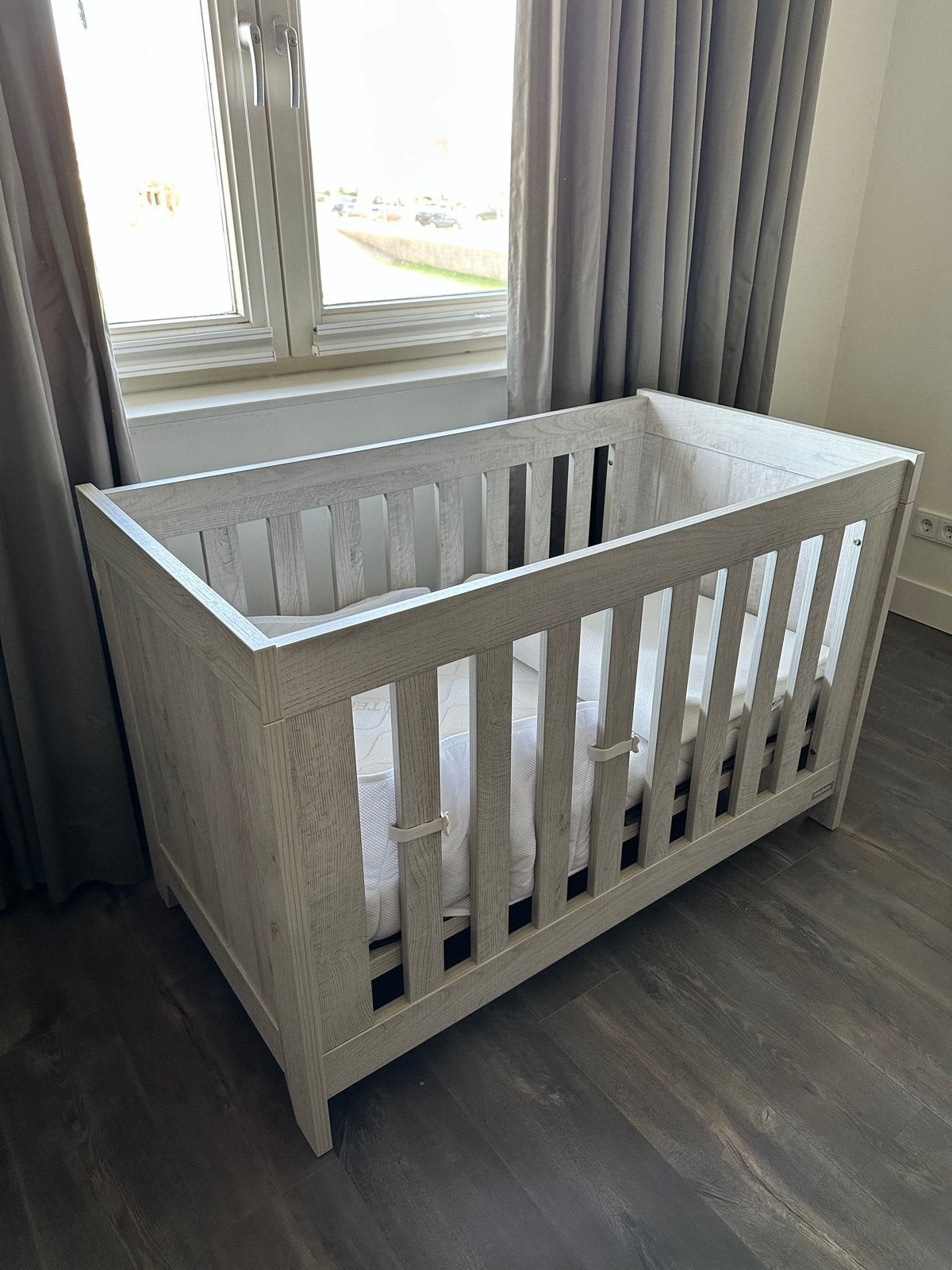Interbaby Ledikant met matras - Grijs Hout - Gebruikt, Ophalen, Gebruikt, Eenpersoons, Grijs