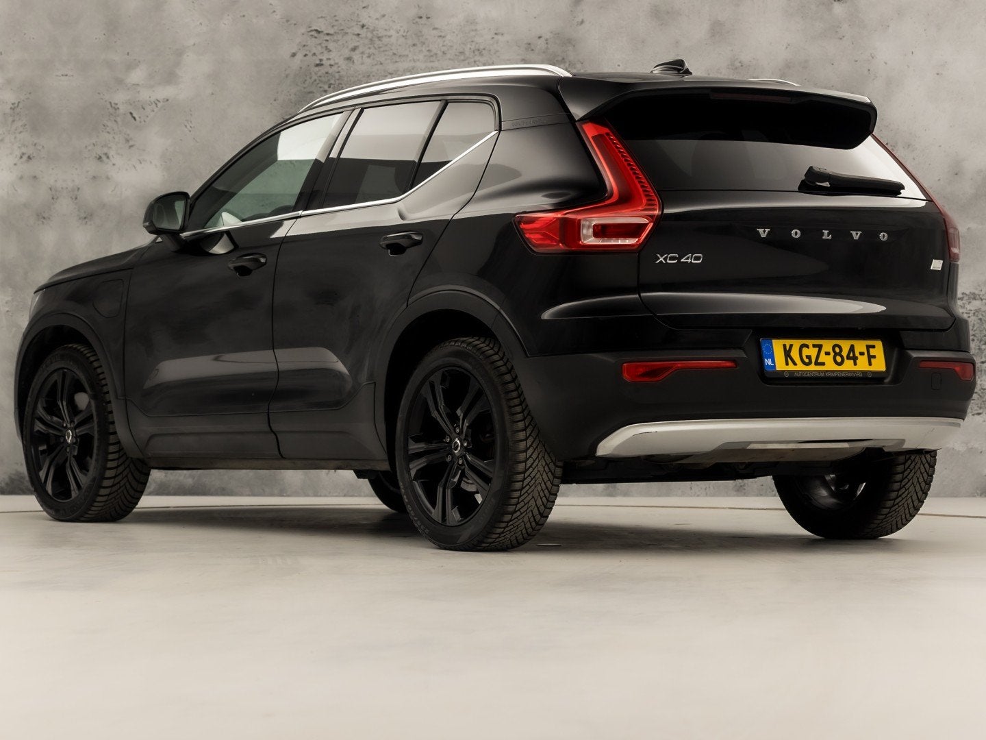 Volvo XC40 1.5 T4 Recharge Inscription 211Pk Automaat (APPLE, 12 maanden, Zwart, Bedrijf, Hybride Elektrisch/Benzine