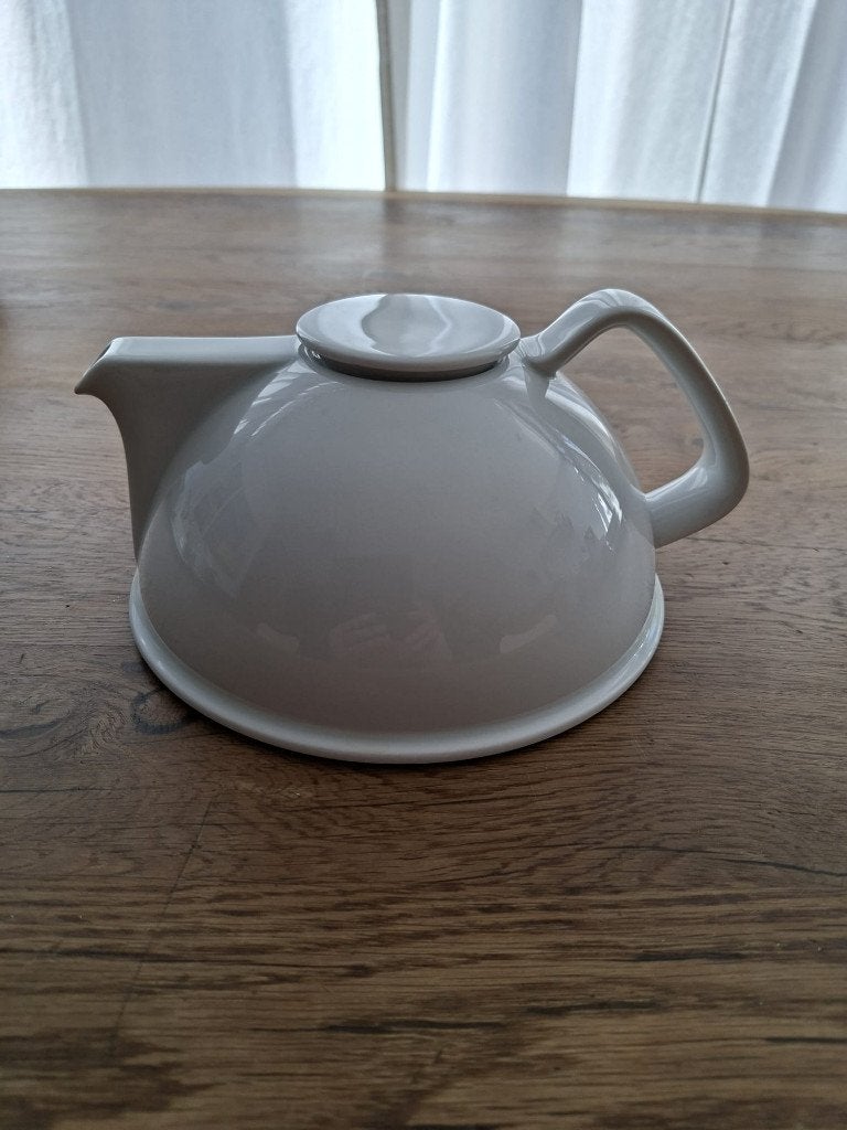 theepot en borden van Piet Stockmans, Ophalen, Zo goed als nieuw, Porselein, Overige typen