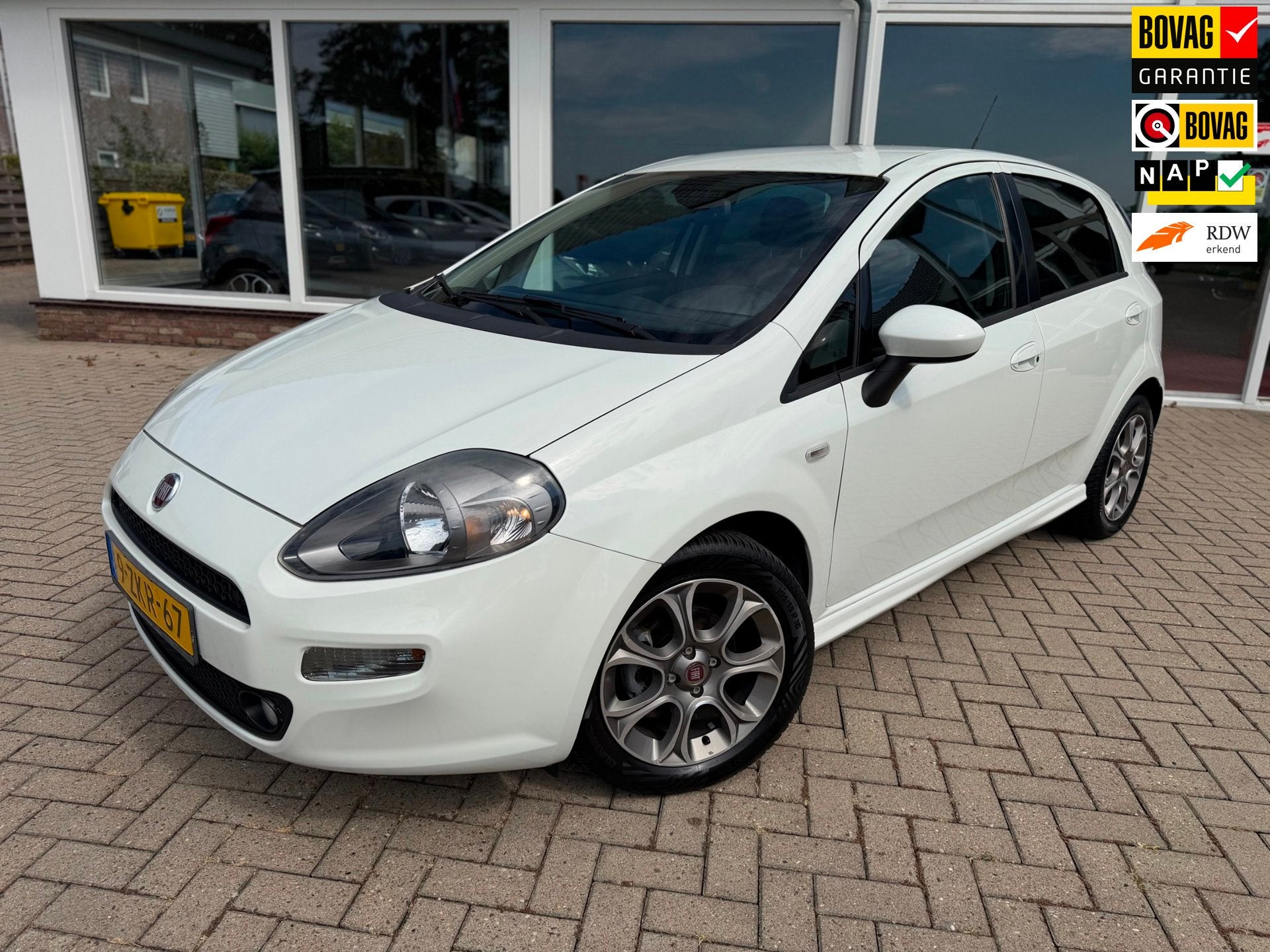 Fiat Punto Evo 0.9 TwinAir Lounge, Auto's, Fiat, Voorwielaandrijving, Dealer onderhouden, 101 pk, Gebruikt