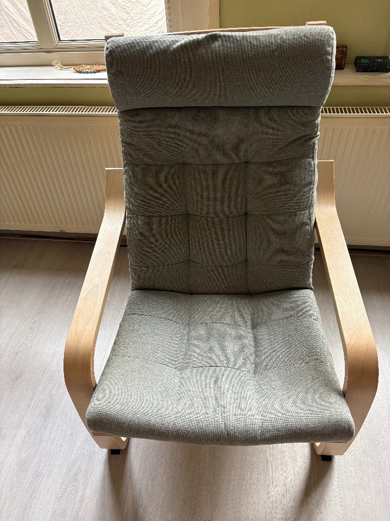 Comfortabele fauteuil Poang met voetenbank, Ophalen, Modern, Comfortabel, 75 tot 100 cm, Zo goed als nieuw