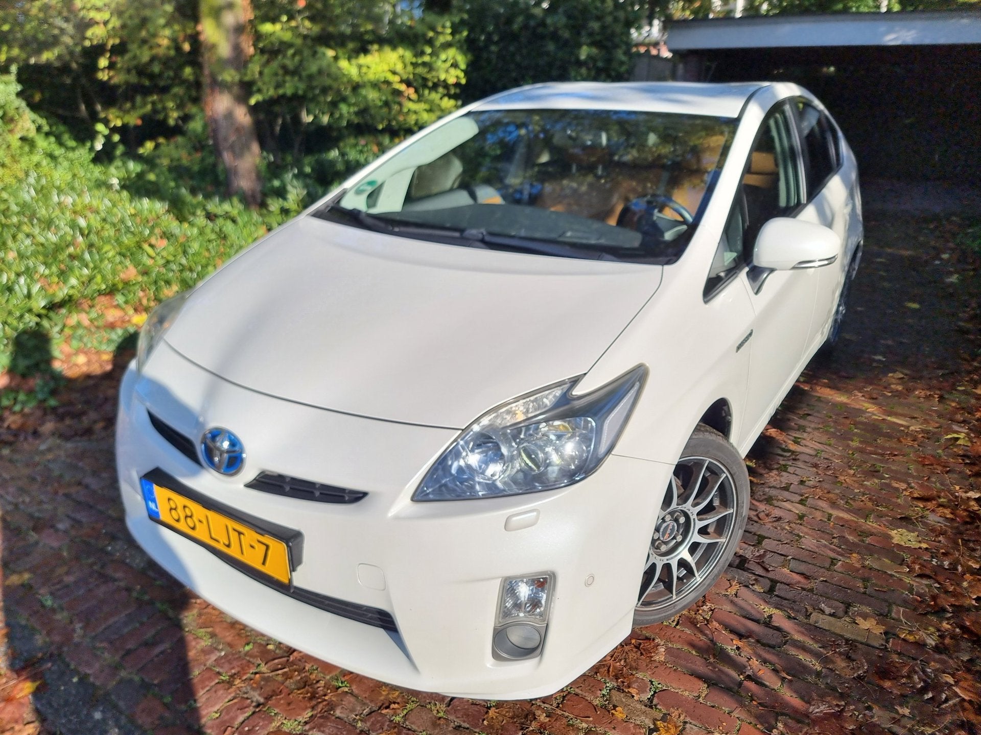Toyota Prius HYBRID 1.8 Dynamic LED Xenon/Leer/Navi, Auto's, Gebruikt, 4 cilinders, Wit, Verwarmde buitenspiegels