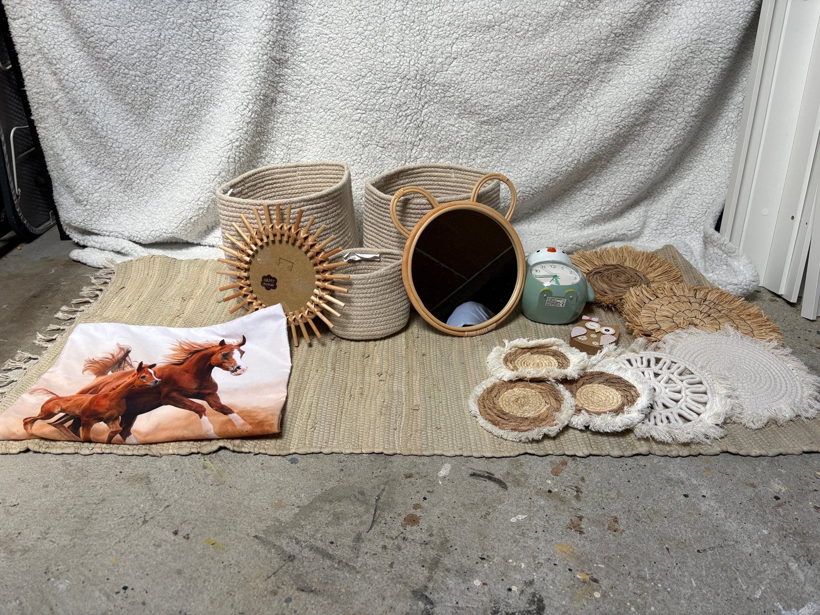 Diverse woonaccessoires: manden, spiegels, onderzetters, Ophalen, Gebruikt, Beige, Boho