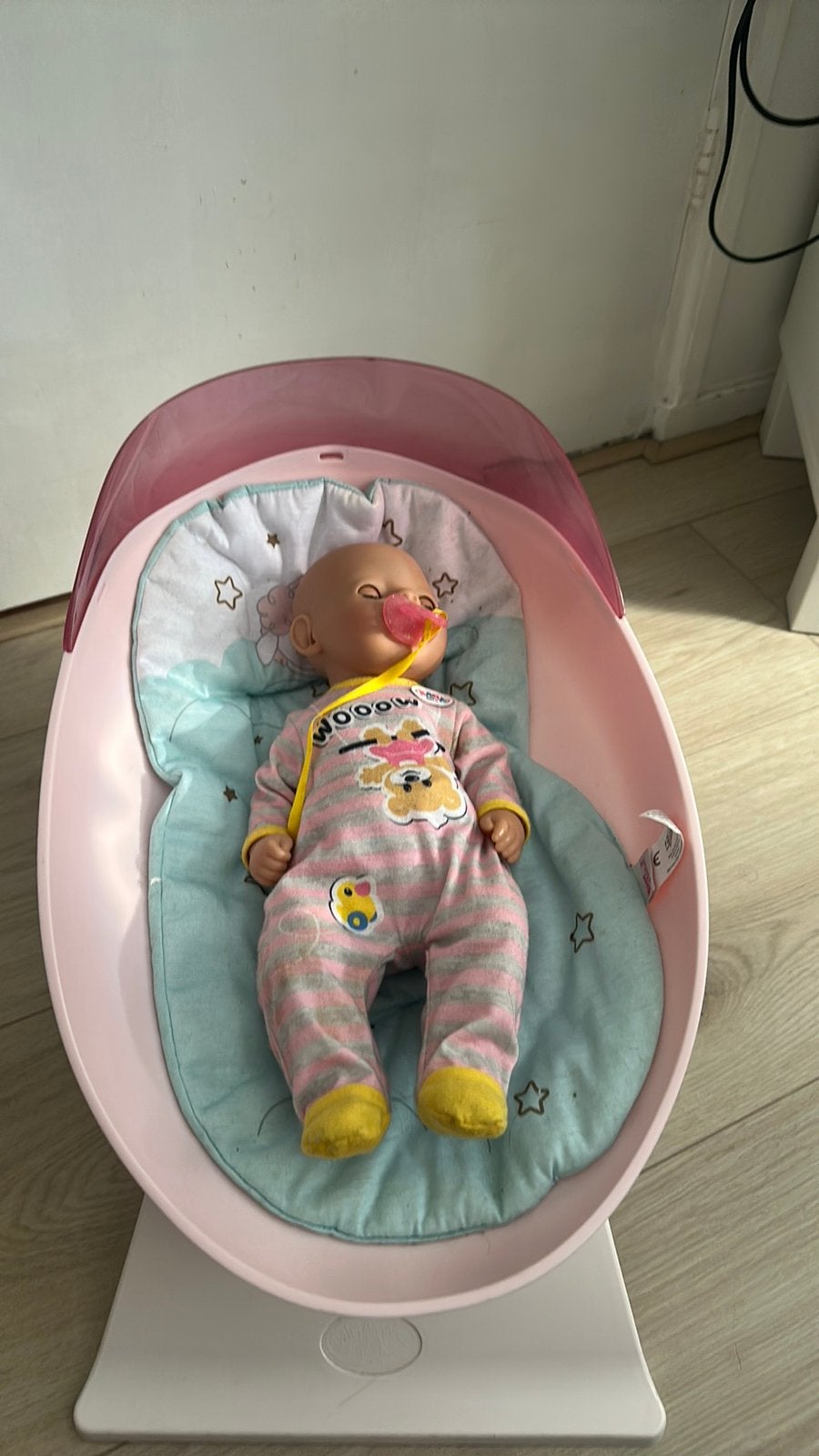 Speelgoed wieg met pop, Kinderen en Baby's, Speelgoed | Poppen, Ophalen, Zo goed als nieuw, Babypop